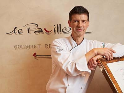 Restaurant Le Pavillon Black Michelin star chef Martin Herrmann Forest 